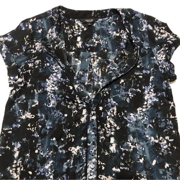 Simply Vera By Vera Wang Womans Top sizeS Floral Patterns Blue, Blqck and White - Picture 5 of 9
